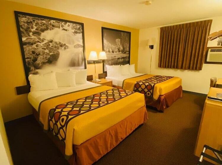 فندق على الطريق Super 8 By Wyndham Hot Springs