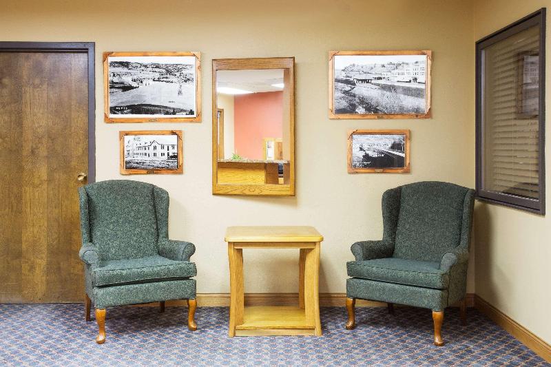 فندق على الطريق Super 8 By Wyndham Hot Springs