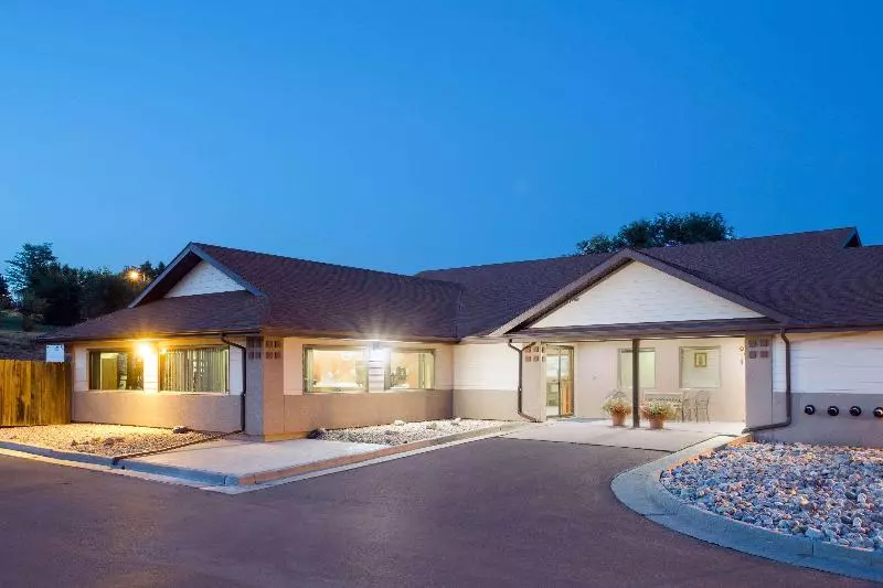 汽车旅馆  Super 8 By Wyndham Hot Springs