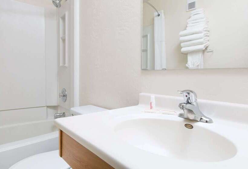 مُتل Super 8 By Wyndham Ketchikan