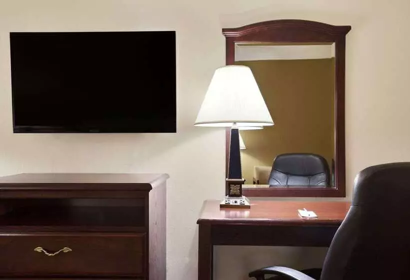 汽车旅馆  Travelodge By Wyndham La Porte/michigan City Area