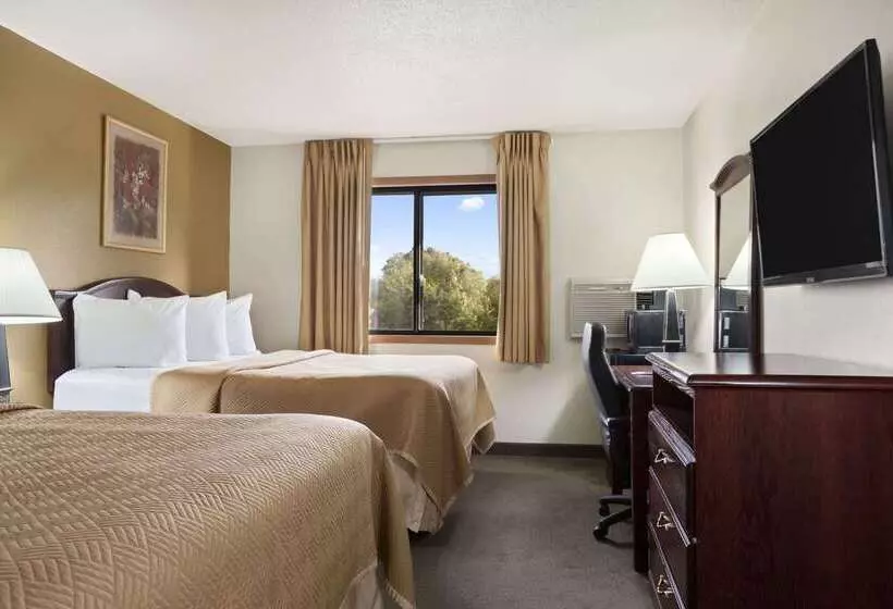 汽车旅馆  Travelodge By Wyndham La Porte/michigan City Area