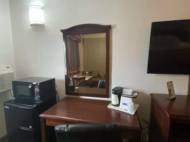 汽车旅馆  Travelodge By Wyndham La Porte/michigan City Area