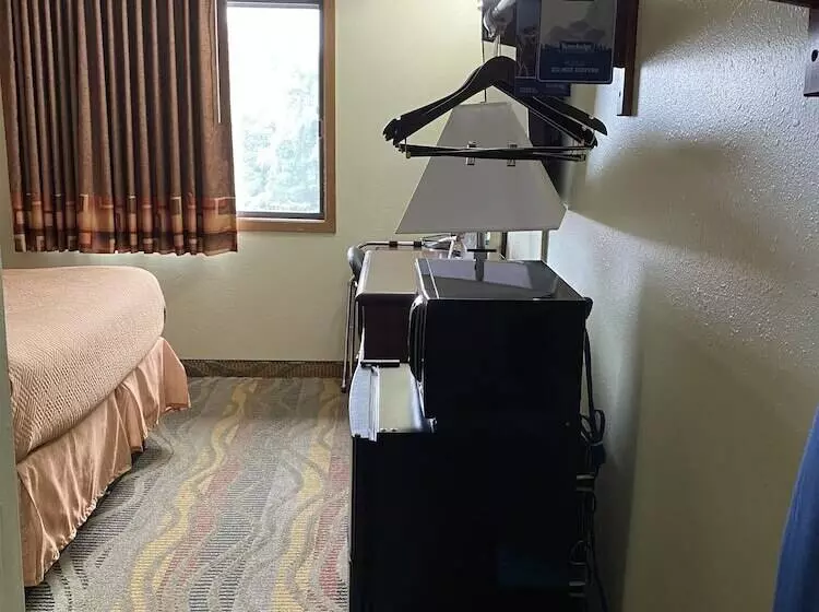 汽车旅馆  Travelodge By Wyndham La Porte/michigan City Area