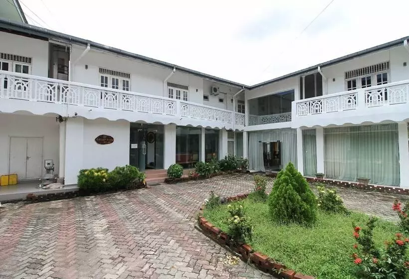 هتل Empryean By Oyo Rooms