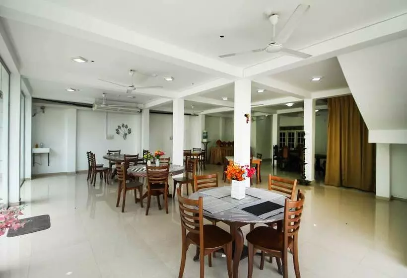 هتل Empryean By Oyo Rooms