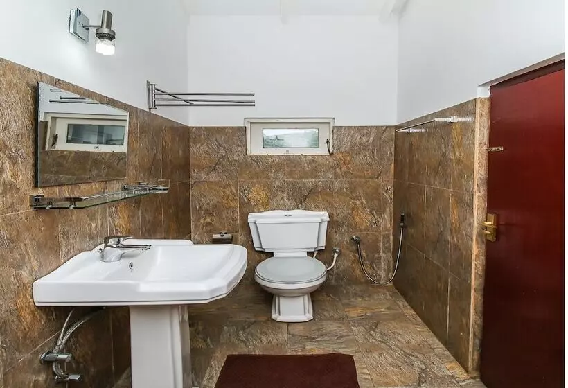 هتل Empryean By Oyo Rooms