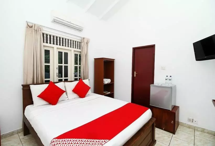 هتل Empryean By Oyo Rooms
