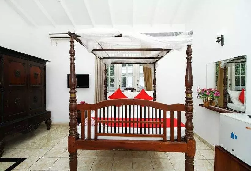 هتل Empryean By Oyo Rooms