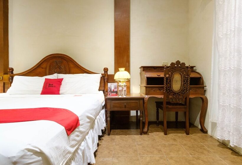 ホテル Reddoorz Plus @ Calle Crisologo Vigan