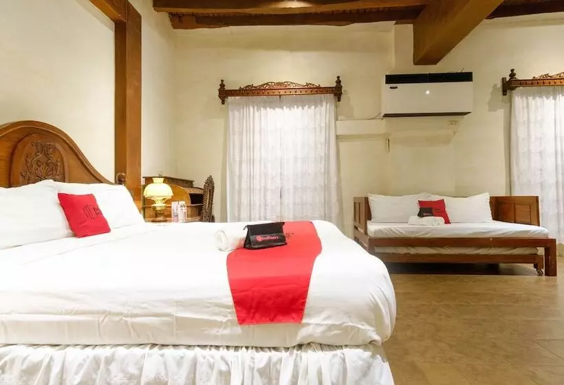 ホテル Reddoorz Plus @ Calle Crisologo Vigan