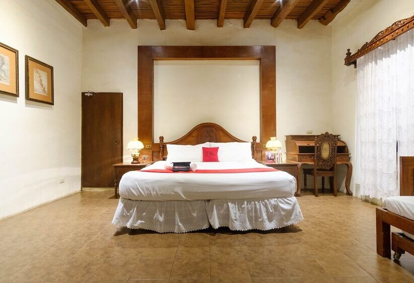 ホテル Reddoorz Plus @ Calle Crisologo Vigan