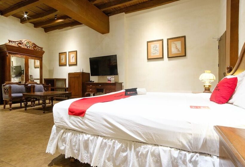 ホテル Reddoorz Plus @ Calle Crisologo Vigan