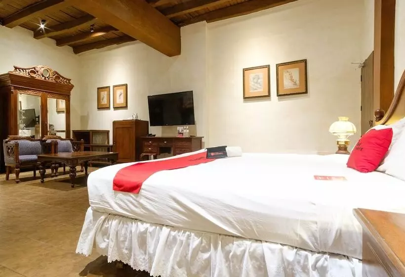 ホテル Reddoorz Plus @ Calle Crisologo Vigan