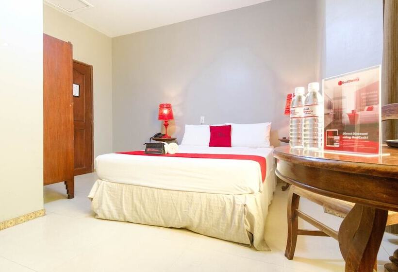 ホテル Reddoorz Plus @ Calle Crisologo Vigan