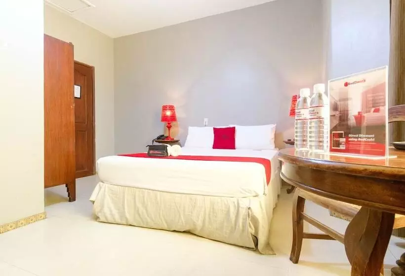ホテル Reddoorz Plus @ Calle Crisologo Vigan
