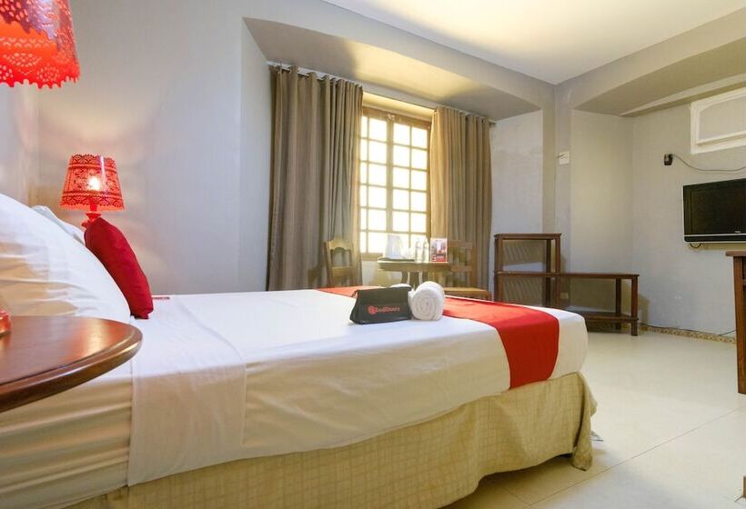 ホテル Reddoorz Plus @ Calle Crisologo Vigan
