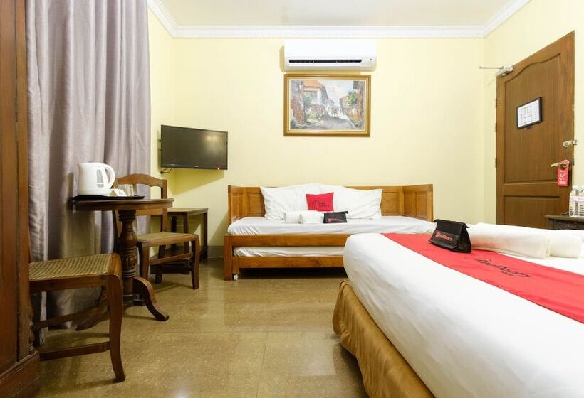 ホテル Reddoorz Plus @ Calle Crisologo Vigan