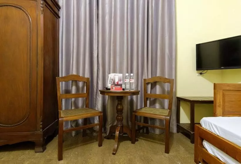 ホテル Reddoorz Plus @ Calle Crisologo Vigan