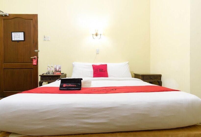 ホテル Reddoorz Plus @ Calle Crisologo Vigan