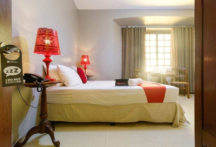 ホテル Reddoorz Plus @ Calle Crisologo Vigan
