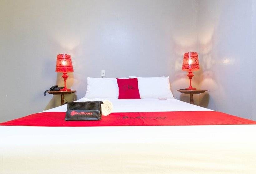 ホテル Reddoorz Plus @ Calle Crisologo Vigan