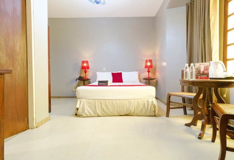 ホテル Reddoorz Plus @ Calle Crisologo Vigan
