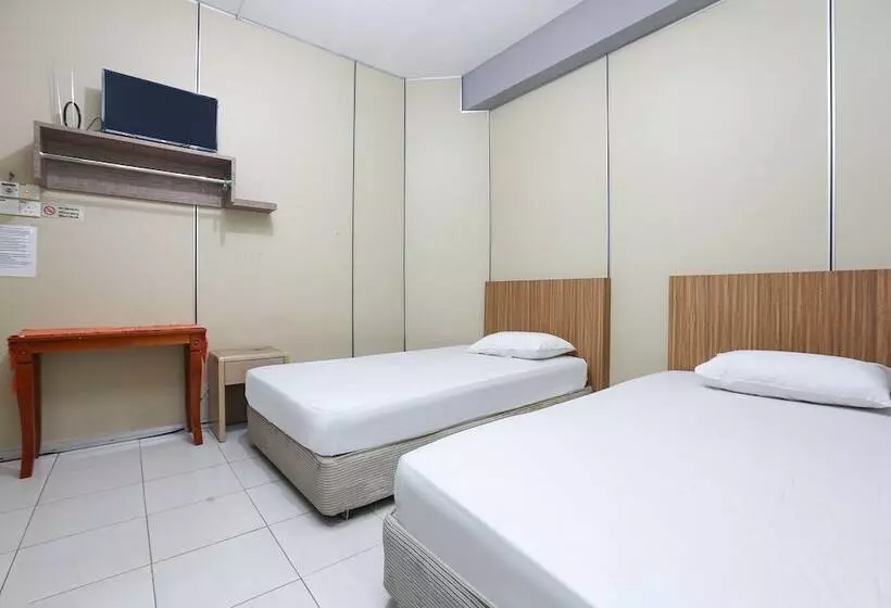 Hotelli Spot On 89796 D Noor Budget Inn