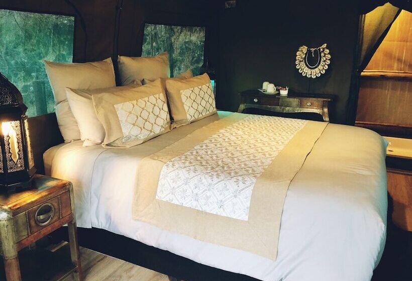 فندق The Wild Blue Lodge Safari & Spa