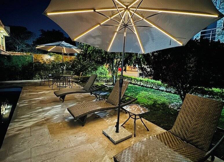 هتل Villa Pralaya