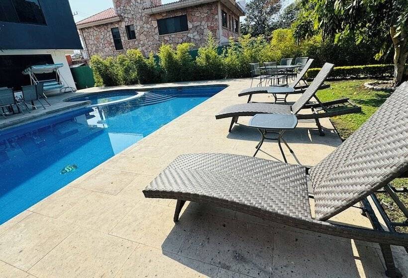 هتل Villa Pralaya