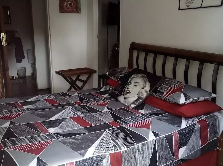 ペンション Reggies Guest Rooms