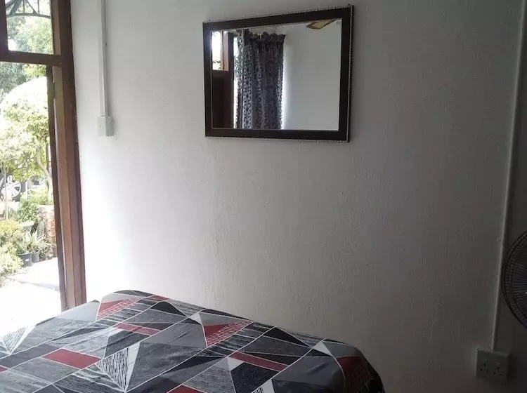 ペンション Reggies Guest Rooms