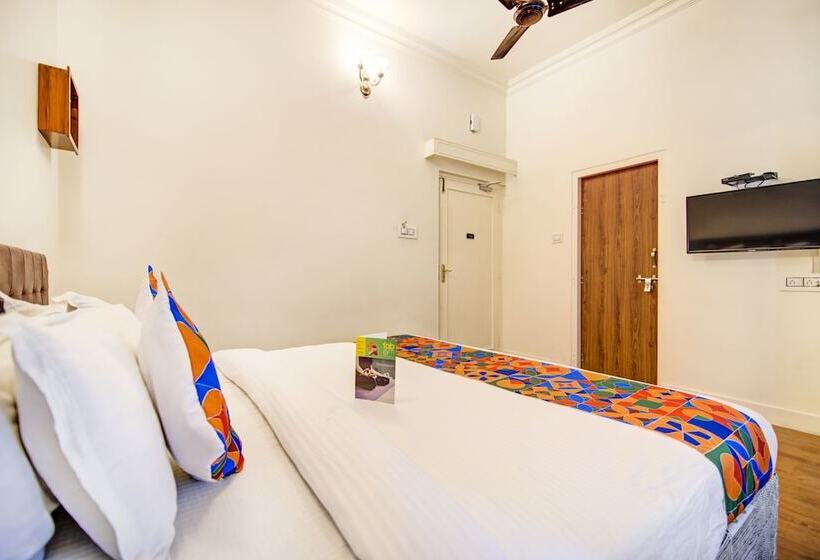 בית מלון כפרי Pink Palace