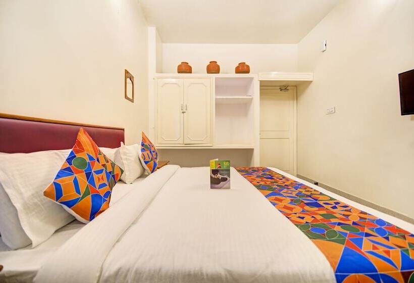 בית מלון כפרי Pink Palace