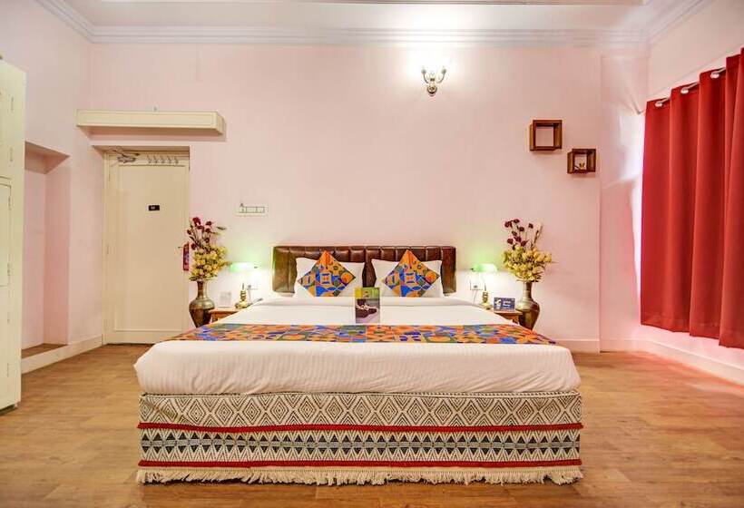 בית מלון כפרי Pink Palace