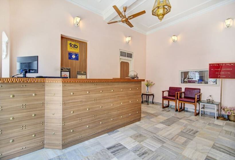 בית מלון כפרי Pink Palace