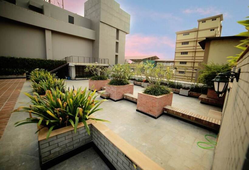 בית מלון כפרי Yash International Calicut