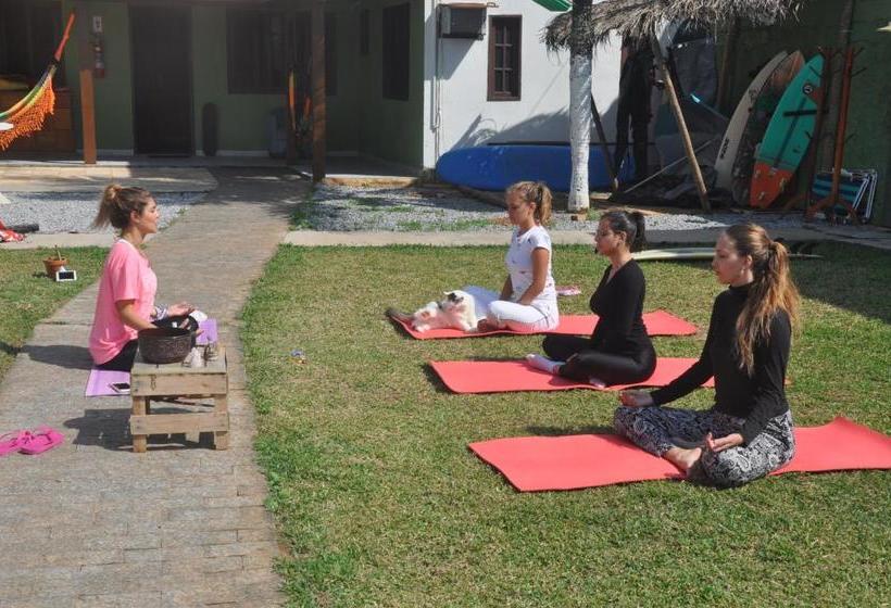 הוסטל Foguete Surf Camp