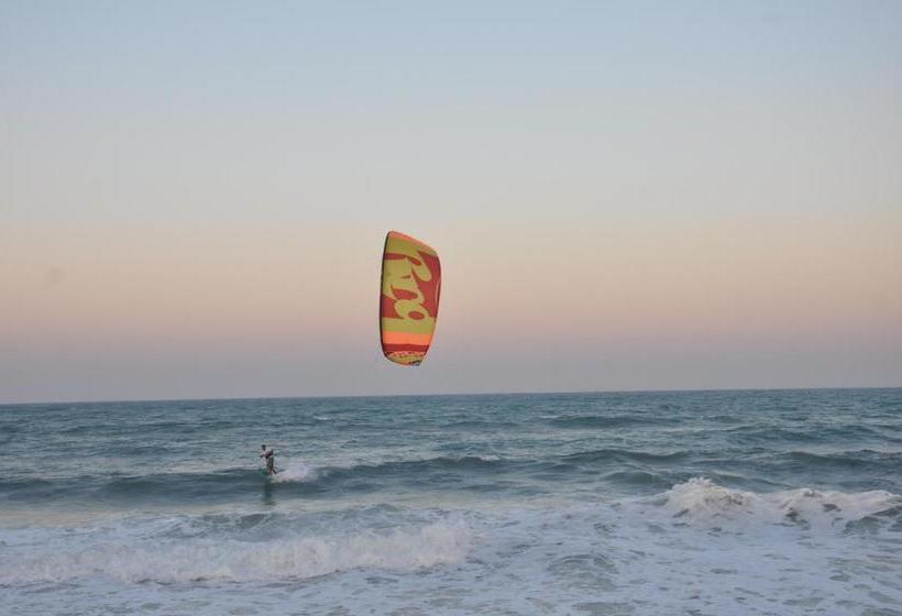 הוסטל Foguete Surf Camp