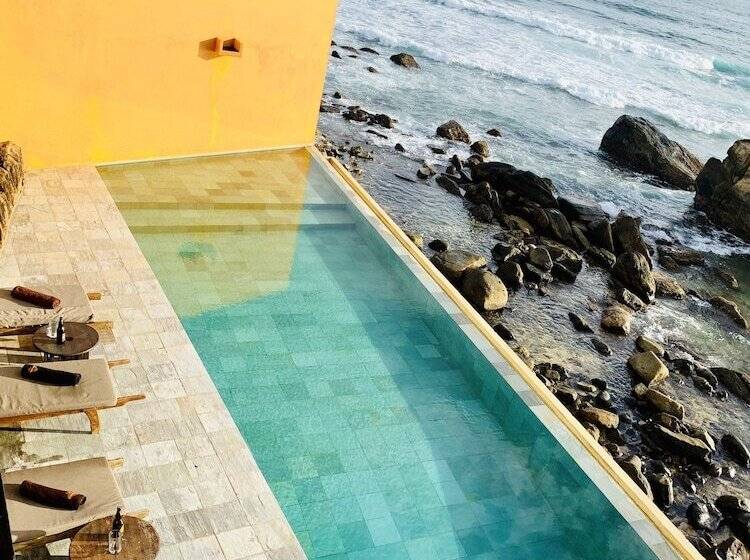 Hotel Thambilli Beach Front Villa