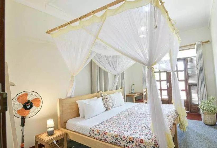 پانسیون Cycad Entebbe Guest House