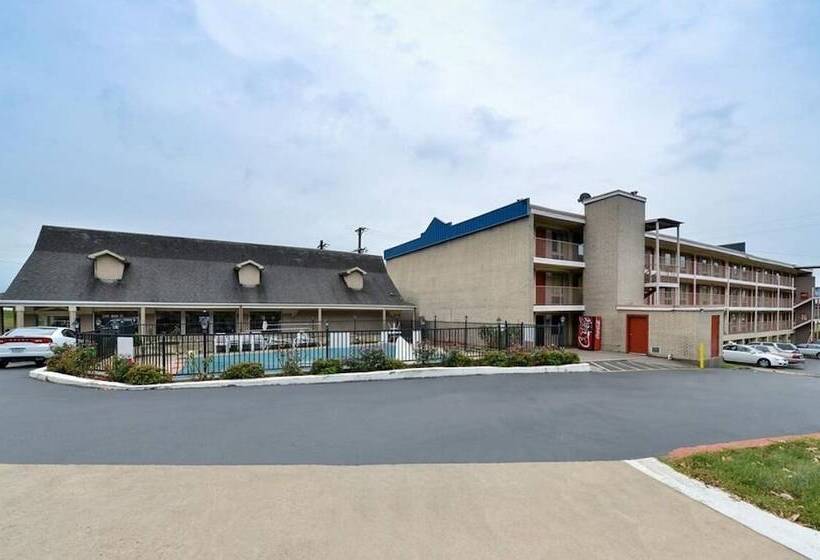 فندق Rodeway Inn