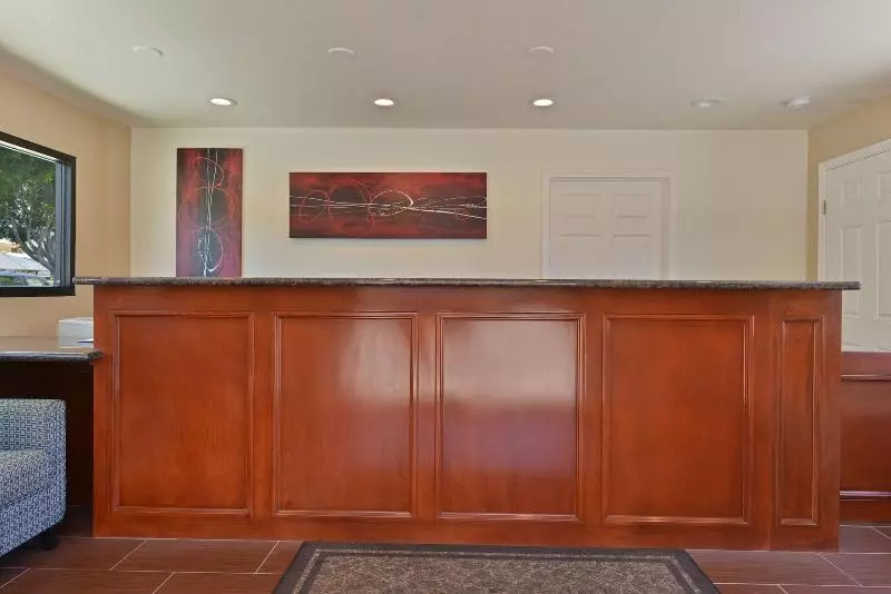 酒店 Avenue Inn Downtown District Slo