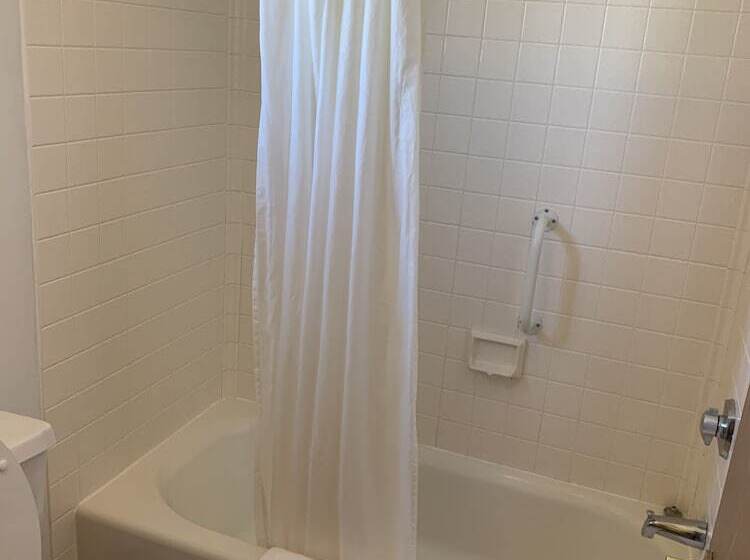 Hotel Pine River Inn