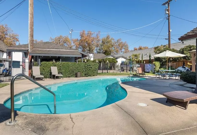 Отель Solvang Inn & Cottages