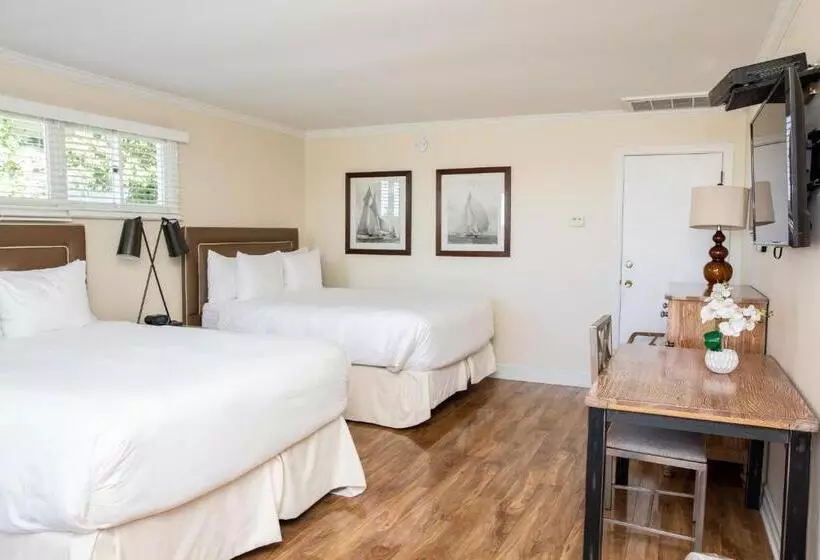 Otel Three Village Inn