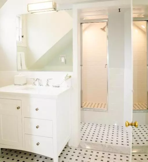 Otel Three Village Inn