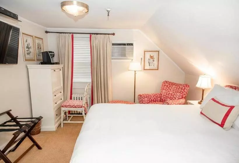 Otel Three Village Inn