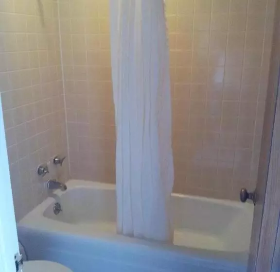 هتل Tomahawk Motor Lodge